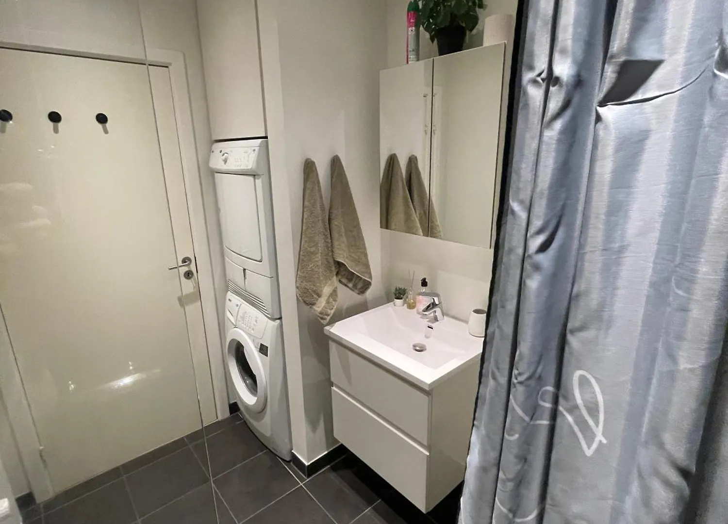 Modern Central Apt With Rooftop, Privat Balcony, & Free Parking,Next To Aarhus Attractions